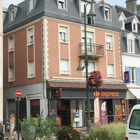 Les Quais De Trouville Esterno foto