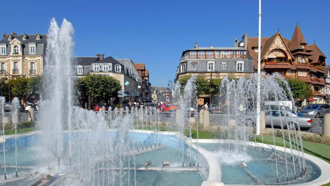 Les Quais De Trouville Esterno foto