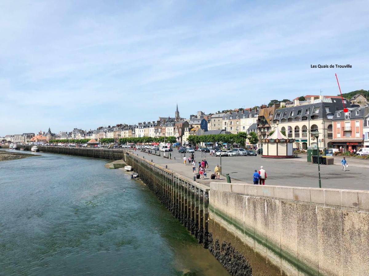 Les Quais De Trouville Esterno foto